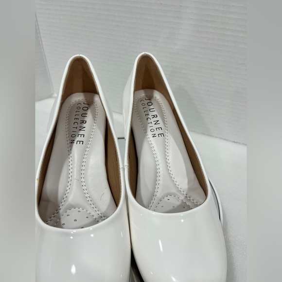 Journee‎ Collection Luu Womens Round Closed Toe Block Heel Pumps. Size: 6M White - Picture 5 of 8